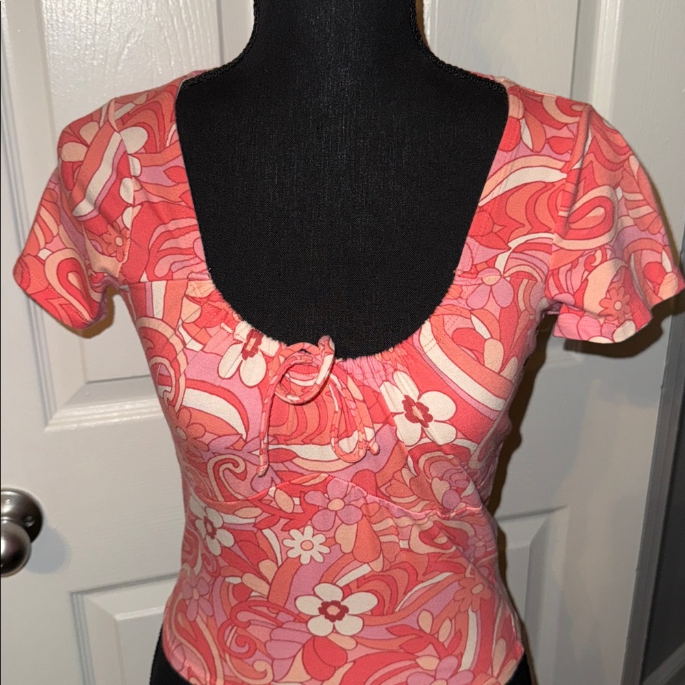 π€HOLLISTER RETRO FLORAL CROP TOP SIZE Mπ€ - Picture 2 of 7